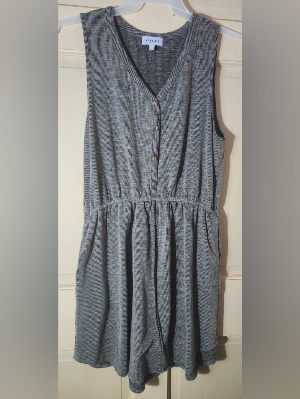 Gilli Gray Sleeveless Button-Front Romper